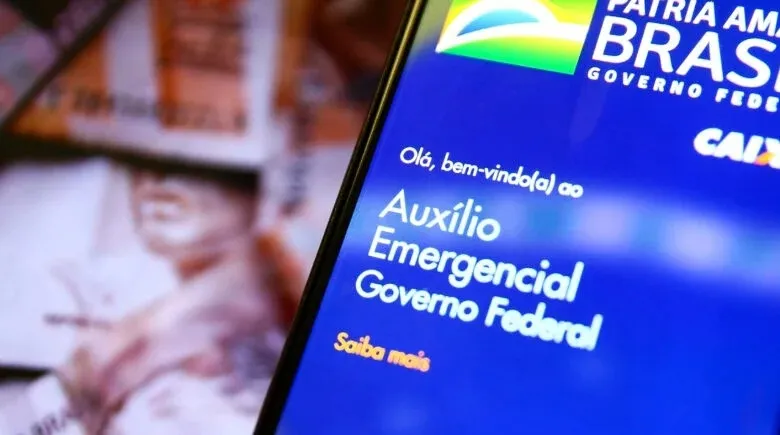 Mais de 177 mil famílias terão que restituir valores recebidos irregularmente durante a pandemia
