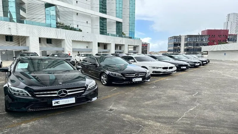 Casal é preso em Maceió após golpe milionário com revenda de carros em Salvador