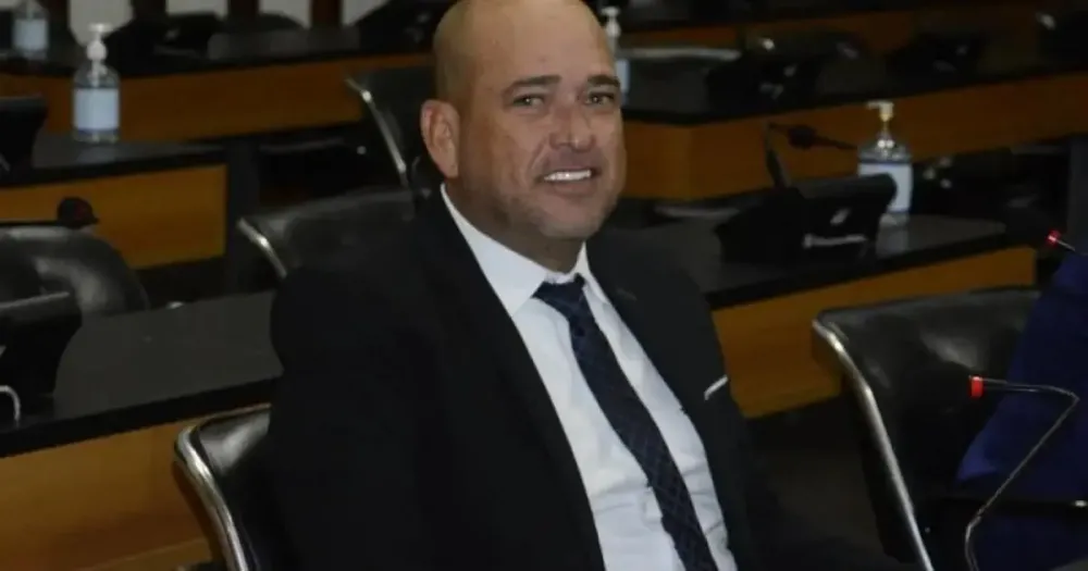 CCJ da AL-BA envia ao plenário decisão sobre prisão de Binho Galinha