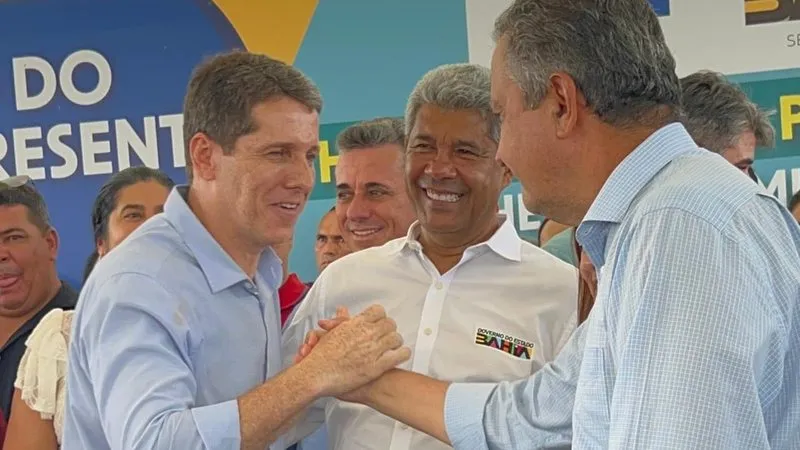 Rui Costa e Zé Cocá selam reaproximação em evento com Jerônimo Rodrigues
