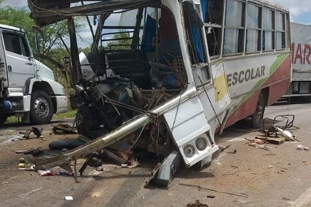 Acidente na BR-116 em Tucano deixa três mortos, incluindo gestante