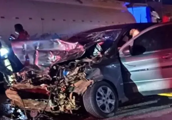Colisão entre carro e caminhão deixa duas pessoas feridas na BR-030 em Brumado