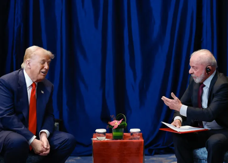 Lula e Trump discutem redução de tarifas em reunião na Malásia