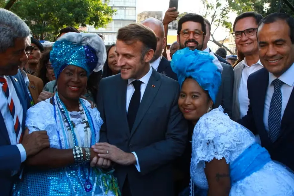 Macron participa de agenda cultural no Pelourinho ao lado de autoridades baianas