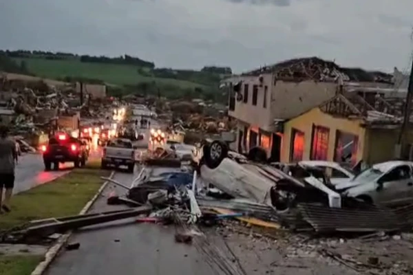 VÍDEO: Tornado de nível 3 deixa cinco mortos e mais de 100 feridos no Paraná