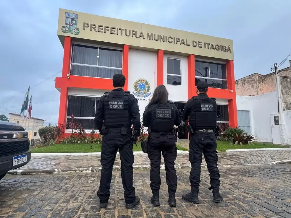 Operação afasta secretário e servidora em investigação de esquema de contratos irregulares em Itagibá