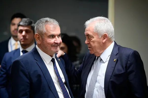 Com coração “dilacerado”, Coronel sinaliza possível saída do PSD após crise com Otto