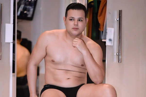 Prefeito de cidade sergipana viraliza ao postar fotos de cueca em aniversário