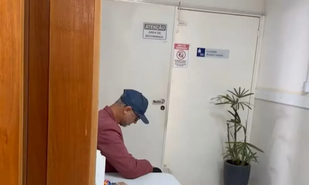Homem que agrediu operadora de caixa com tapa no rosto em supermercado na Bahia é indiciado por lesão corporal