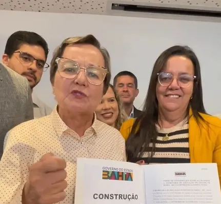 Prefeita garante pavimentação e nova creche em reunião com governador na capital