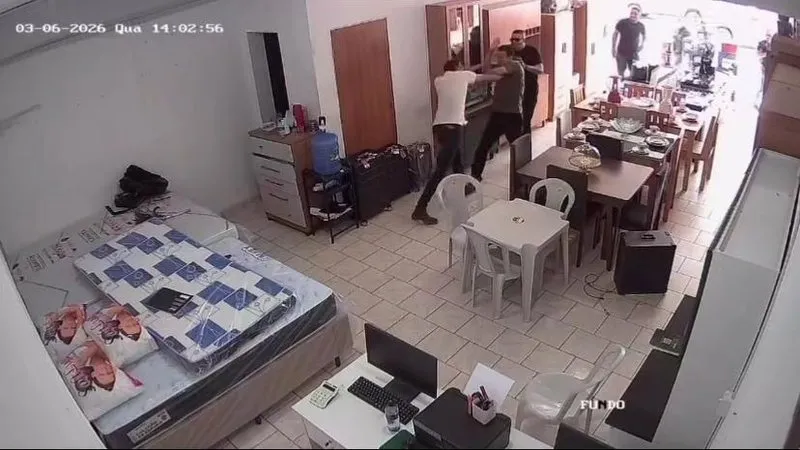 Prefeito de Correntina agride vereador a socos e o persegue até delegacia