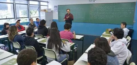 Professores da rede particular de Salvador paralisam atividades nesta terça (9) para discutir campanha salarial