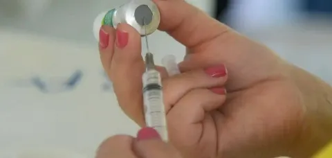 Butantan suspende vacina da dengue para investigar reações