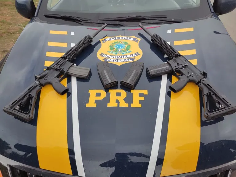 Ação conjunta entre PRF e Polícia Civil resulta em apreensão de dois fuzis