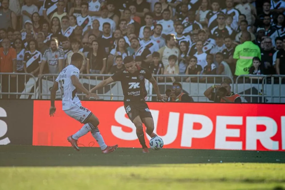 Vitória perde para o Vasco em jogo de sete gols e segue no Z-4